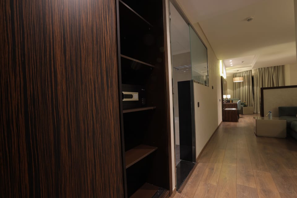 Deluxe Double or Twin Room | Egyptian cotton sheets, premium bedding, Select Comfort beds, minibar