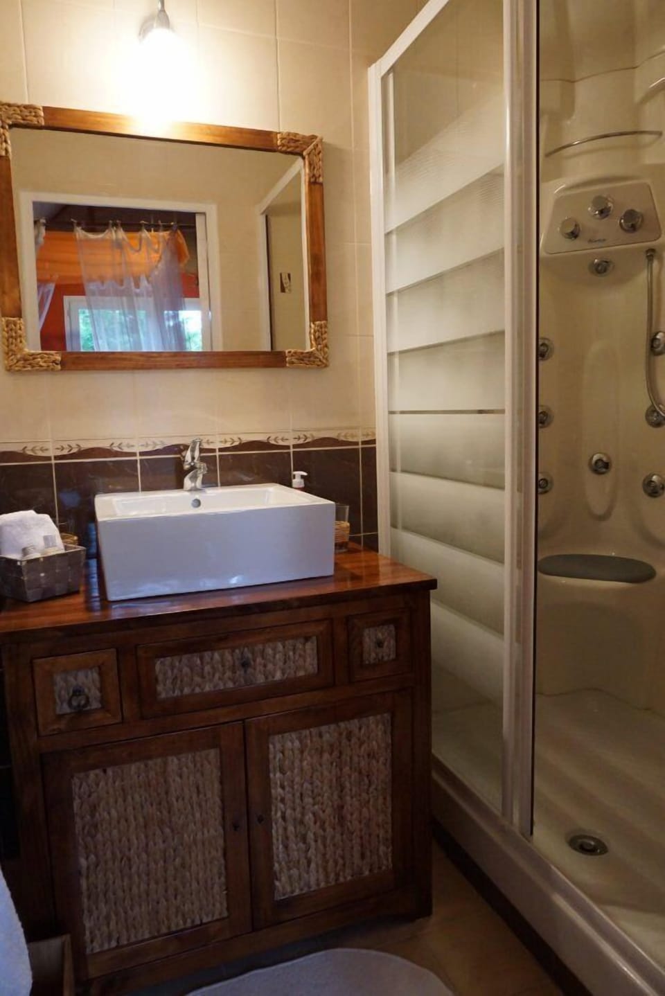 Comfort Room | Bathroom sink