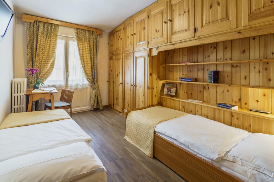 Apartment | In-room safe, individually furnished, desk, blackout drapes