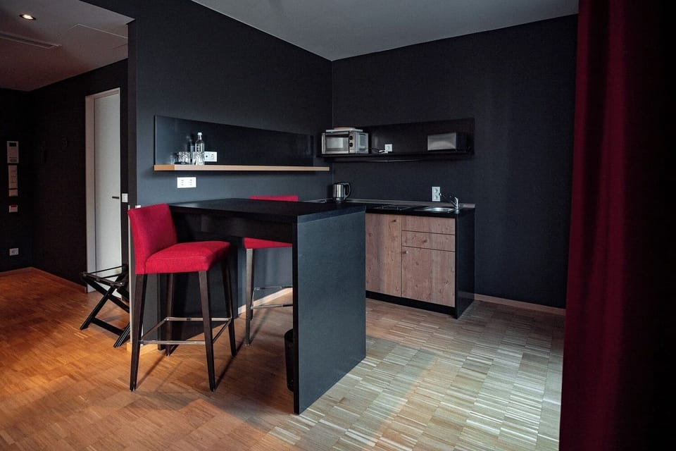 Loft | Premium bedding, in-room safe, desk, blackout drapes