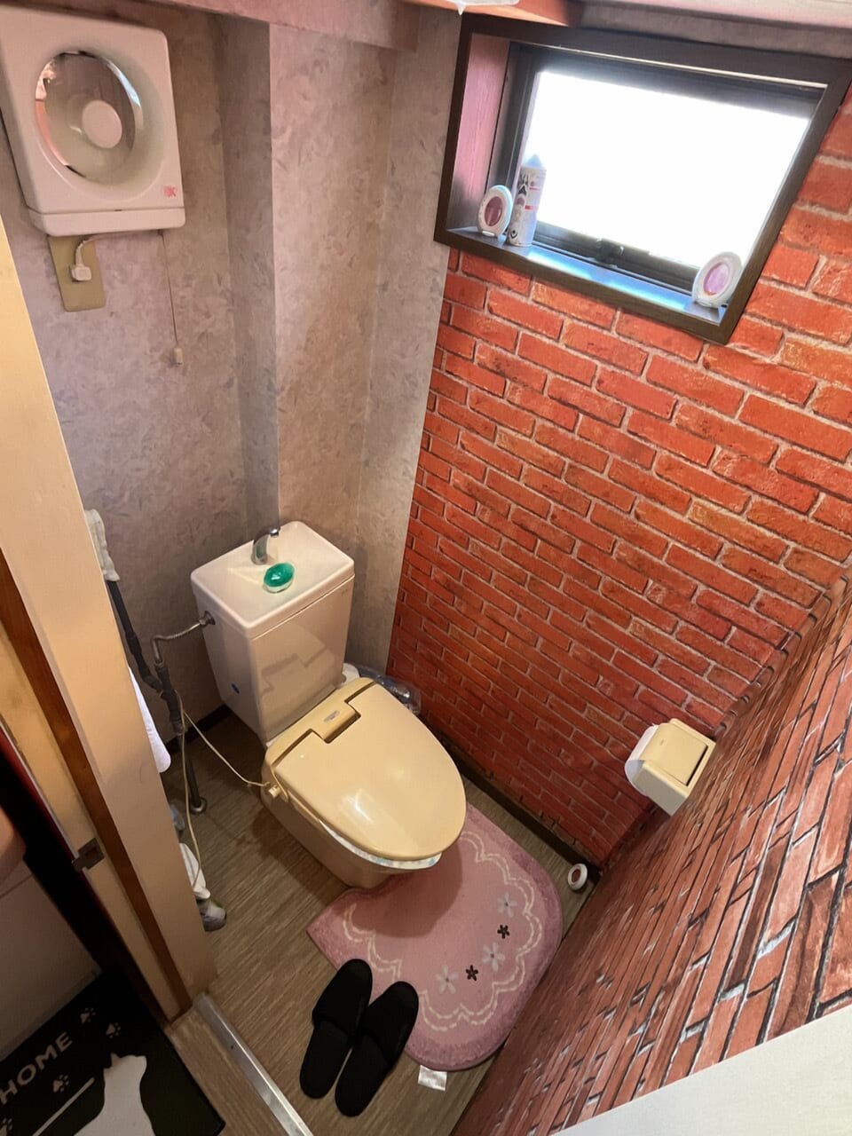 Family Room | Bathroom | Separate tub and shower, free toiletries, hair dryer, slippers