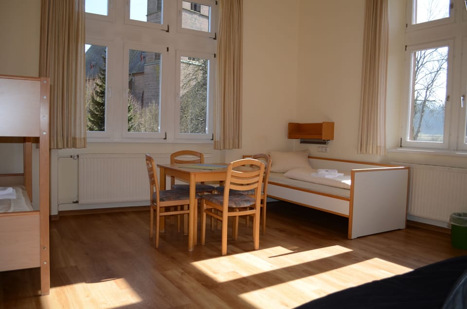 Triple Room | WiFi (free), bed sheets