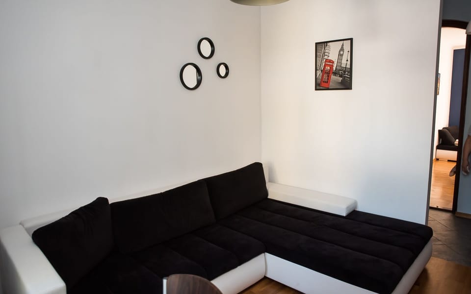 Comfort Apartment | Living room | 50-inch LED TV with cable channels, TV