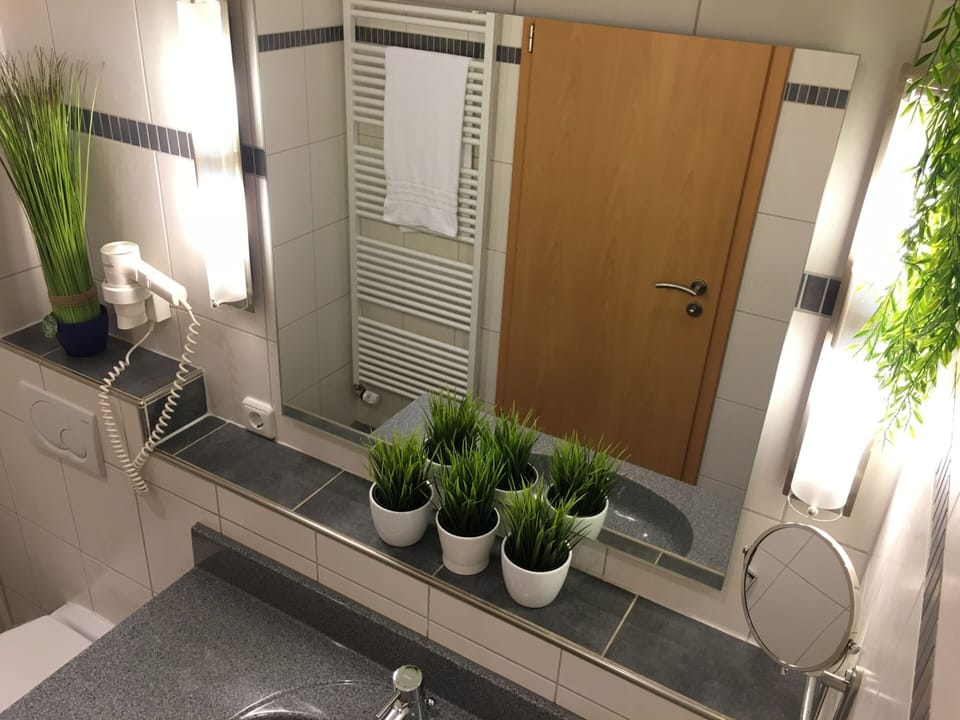 Deluxe Double Room, Private Bathroom | Bathroom
