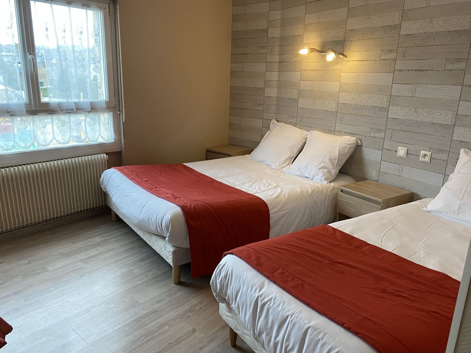 Minibar, desk, free WiFi, bed sheets