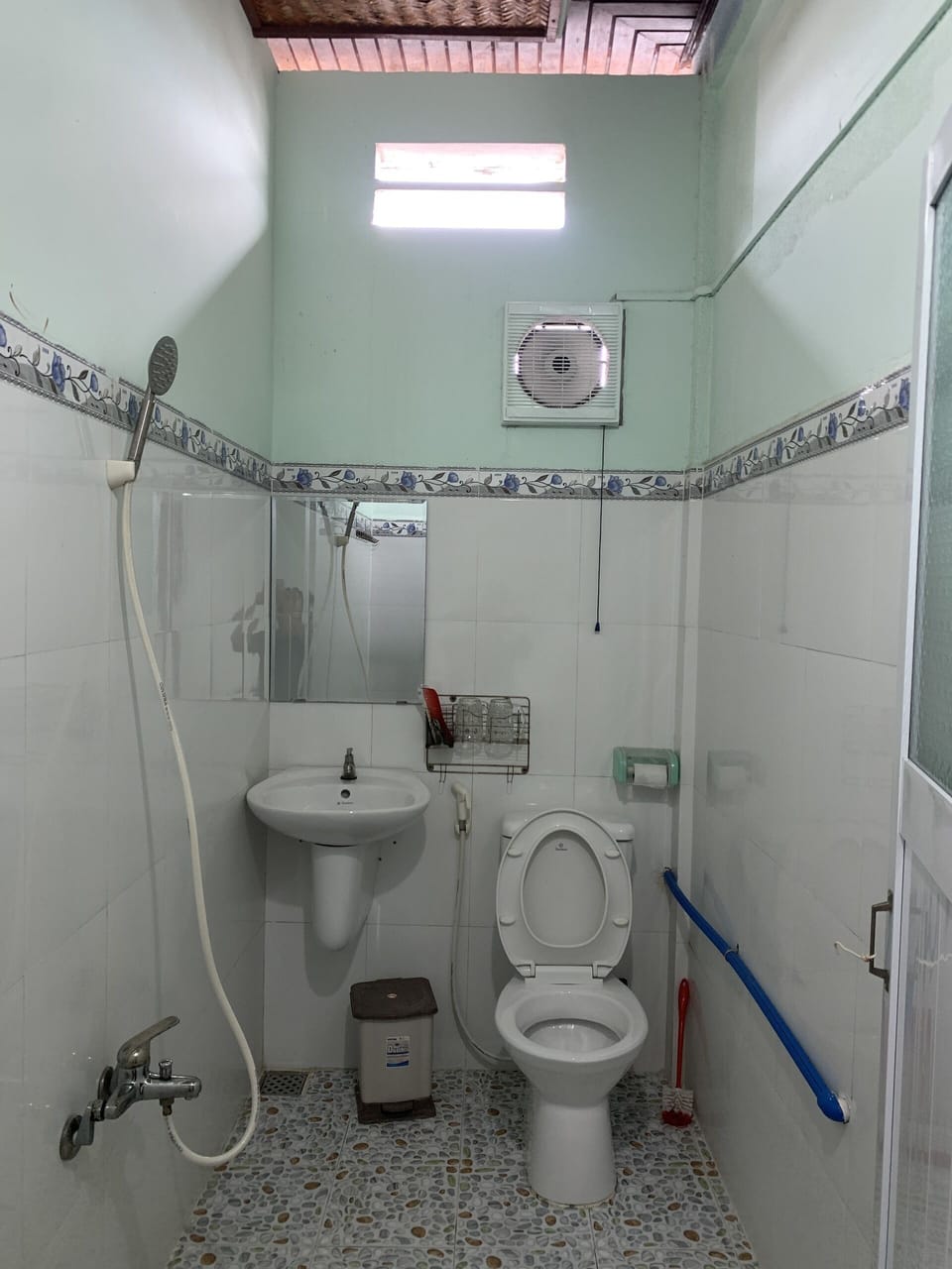 Standard Double Room, 1 Bedroom, Non Smoking, River View | Bathroom | Shower, free toiletries, slippers, towels
