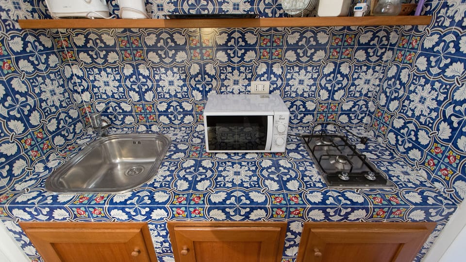 Studio | Private kitchen | Fridge, microwave, stovetop, espresso maker