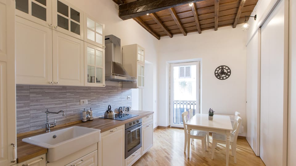 Apartment, 3 Bedrooms | Private kitchen | Full-size fridge, microwave, oven, stovetop