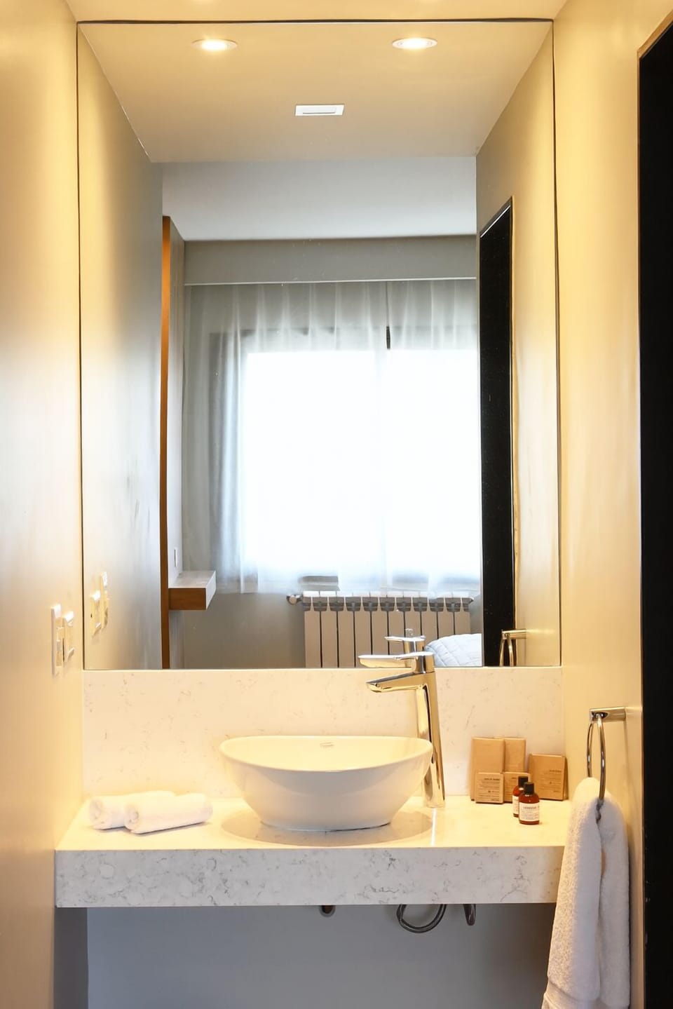 Superior Depto | Bathroom | Hair dryer, bidet, towels
