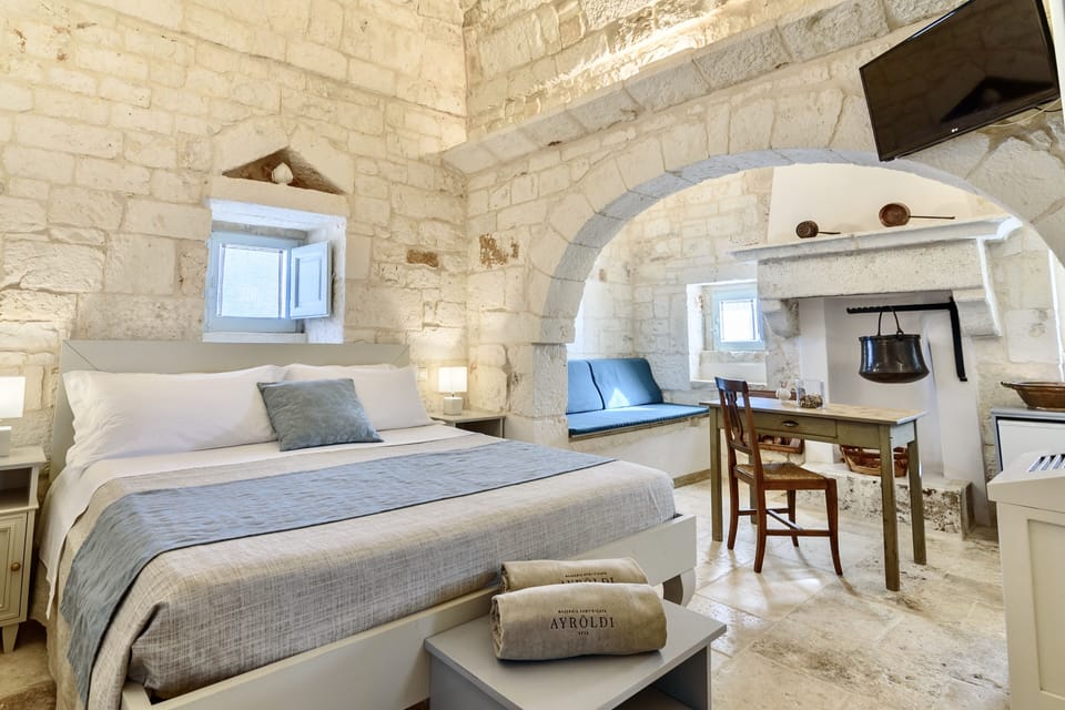 Deluxe Room | Premium bedding, minibar, in-room safe, soundproofing