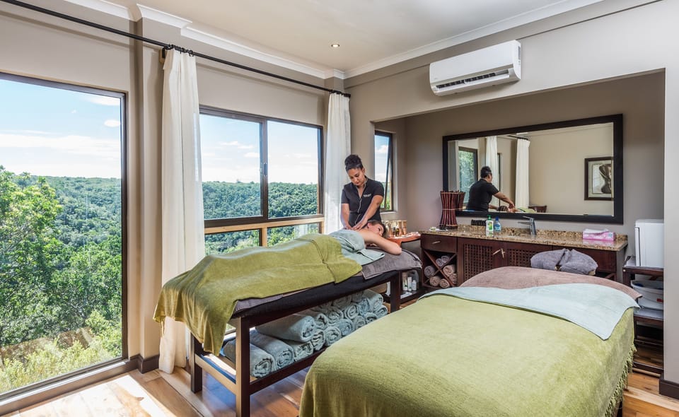 Couples treatment rooms, body treatments, aromatherapy