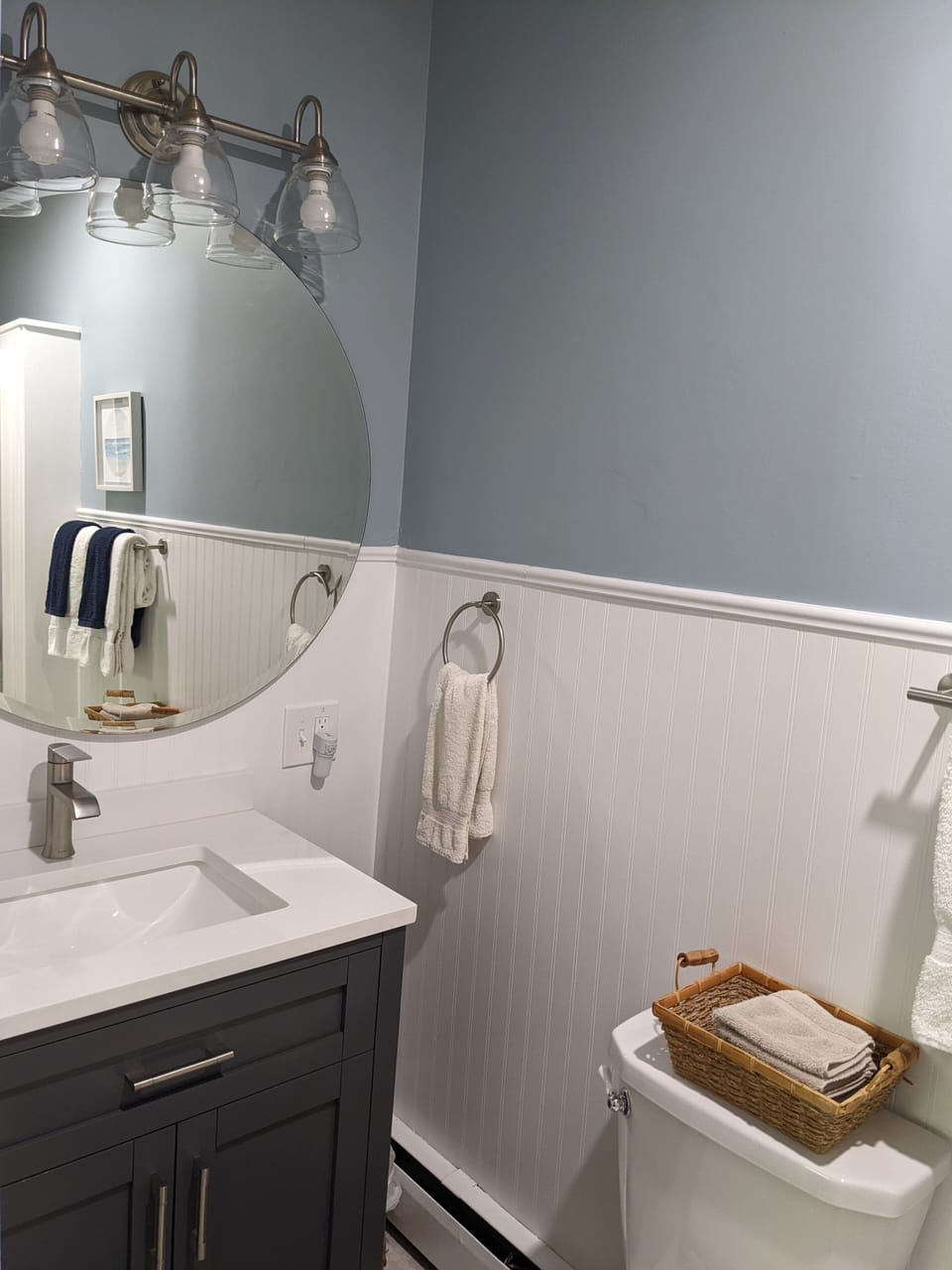 Old Harbor Suite | Bathroom | Shower, free toiletries, hair dryer, towels