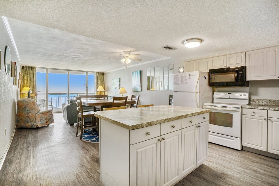 Condo, 2 Bedrooms | Private kitchen | Fridge, oven, coffee/tea maker, toaster
