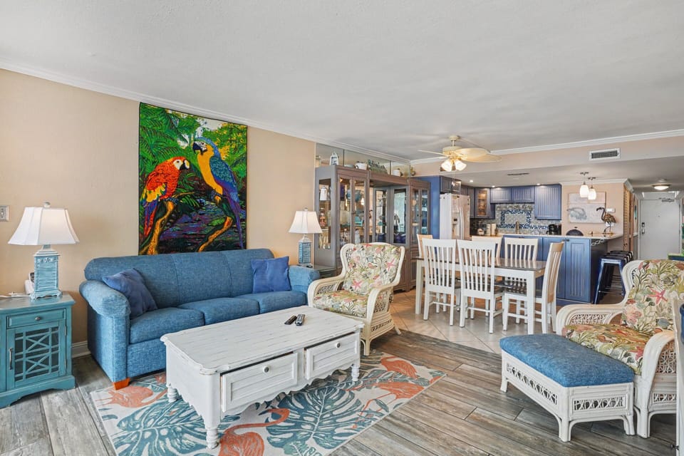 Condo, 3 Bedrooms | Living area
