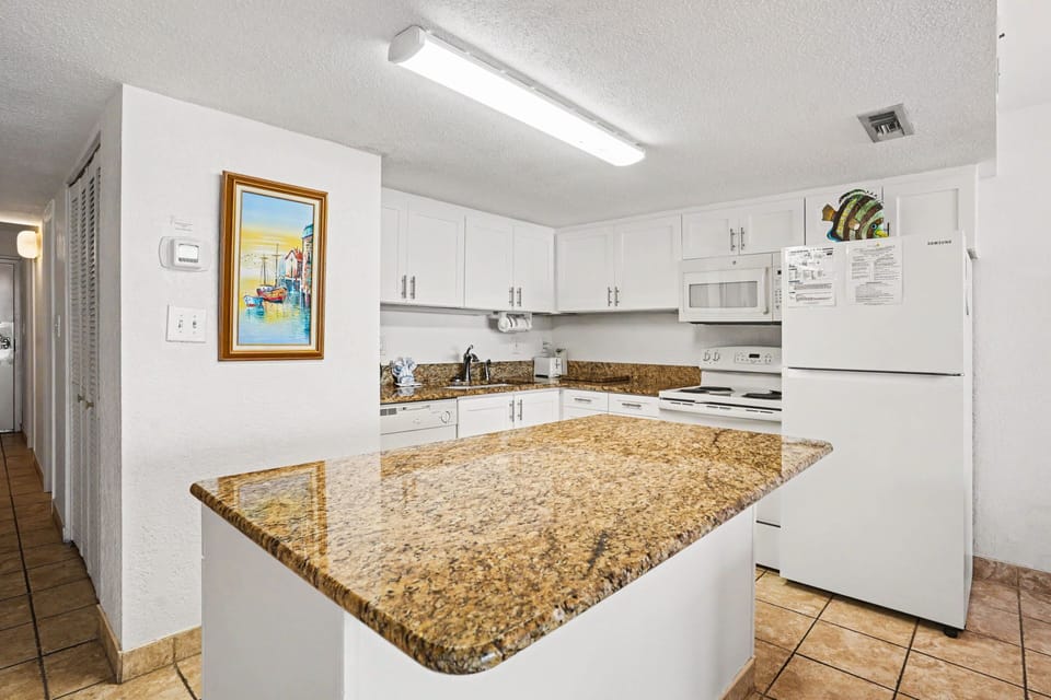 Condo, 2 Bedrooms | Private kitchen | Fridge, oven, coffee/tea maker, toaster