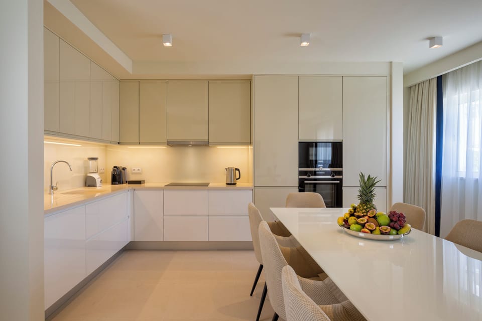 Townhome, 2 Bedrooms, Ocean View, Beachside | Private kitchen | Coffee/tea maker, full-size fridge, microwave, oven