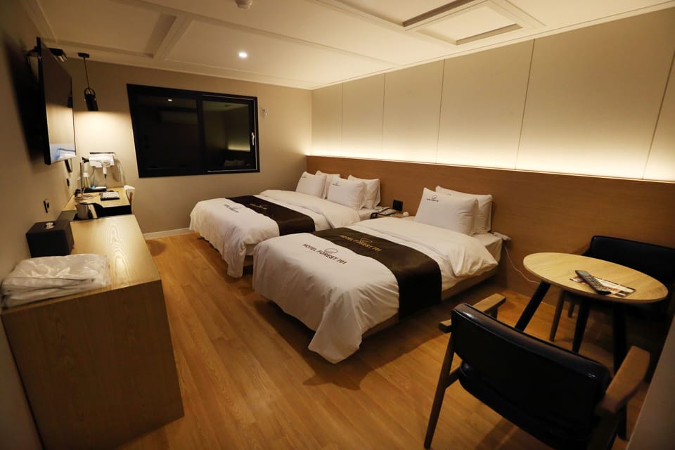 Twin Room | Premium bedding, down comforters, free WiFi, bed sheets