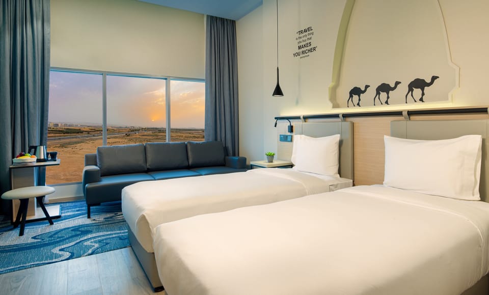 Deluxe Twin Room | In-room safe, desk, laptop workspace, blackout drapes