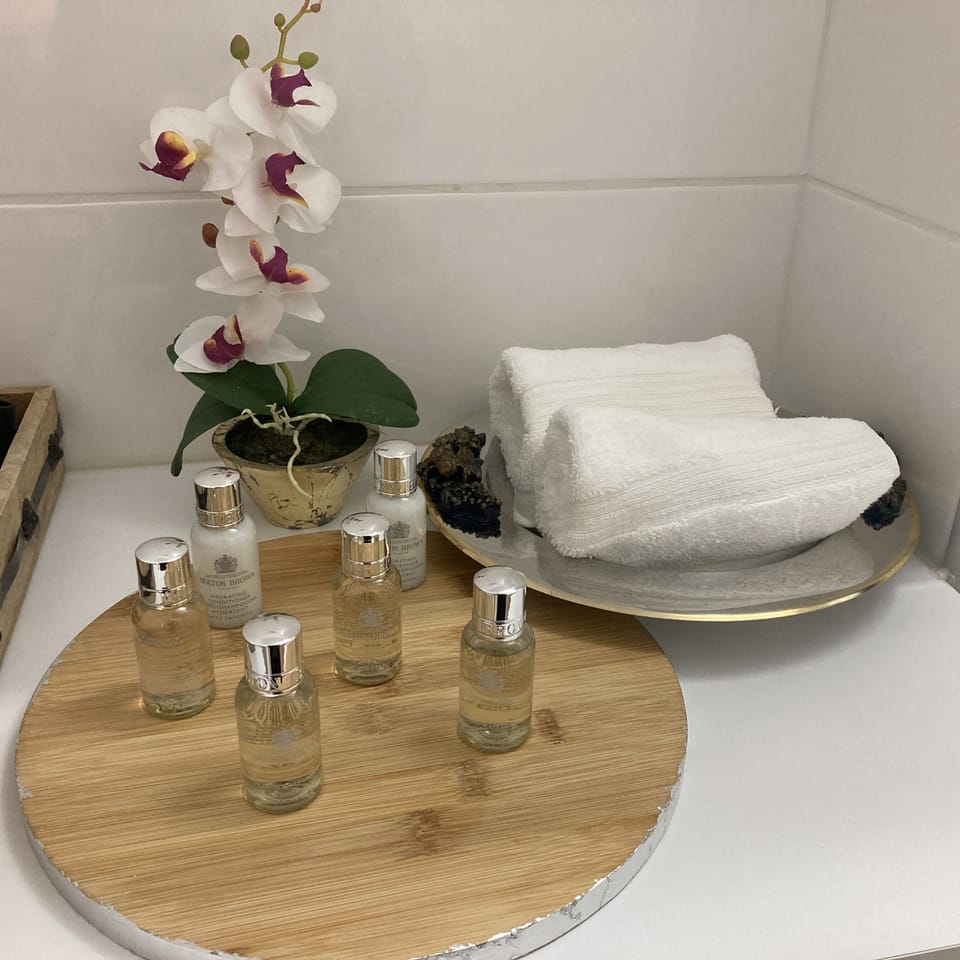 Deluxe Suite (Gold) | Bathroom | Designer toiletries, hair dryer, bathrobes, slippers