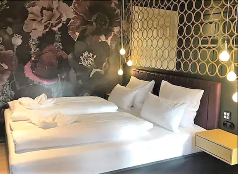 Suite | In-room safe, blackout drapes, soundproofing, cribs (surcharge)