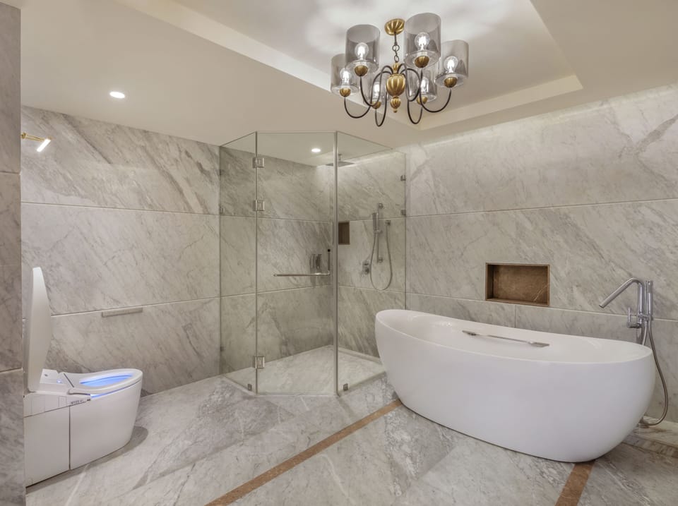 Deep soaking bathtub