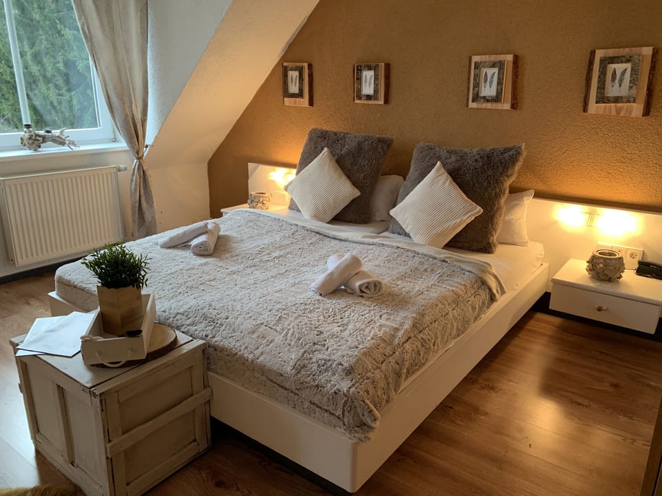 Comfort Double Room | In-room safe, desk, laptop workspace, blackout drapes