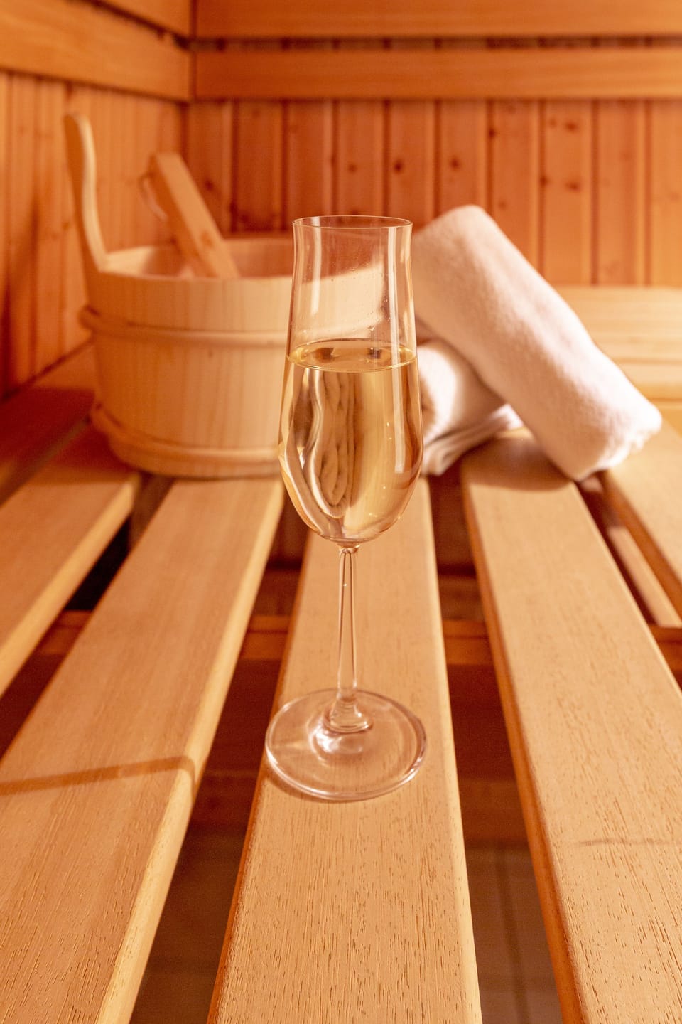 Couples treatment rooms, sauna, hot stone massages, deep-tissue massages