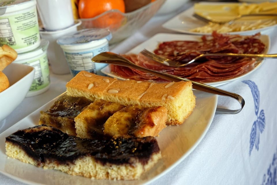 Daily buffet breakfast for a fee