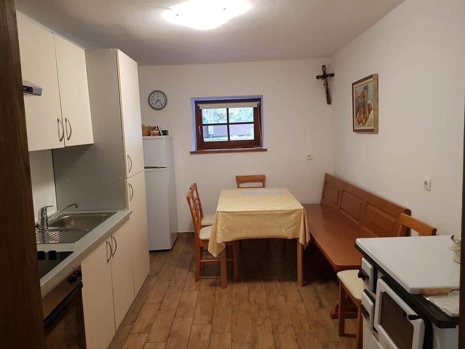 Family House | Private kitchen | Full-size fridge, oven, stovetop, electric kettle