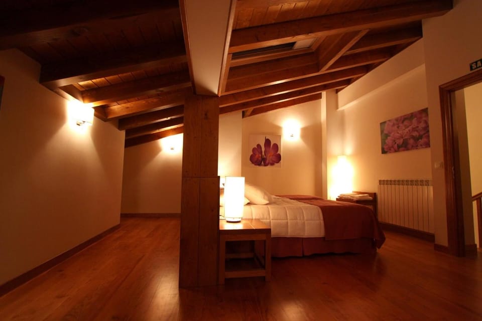 8 bedrooms, soundproofing, iron/ironing board, free cribs/infant beds