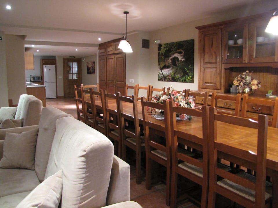 Traditional House, Multiple Bedrooms | In-room dining