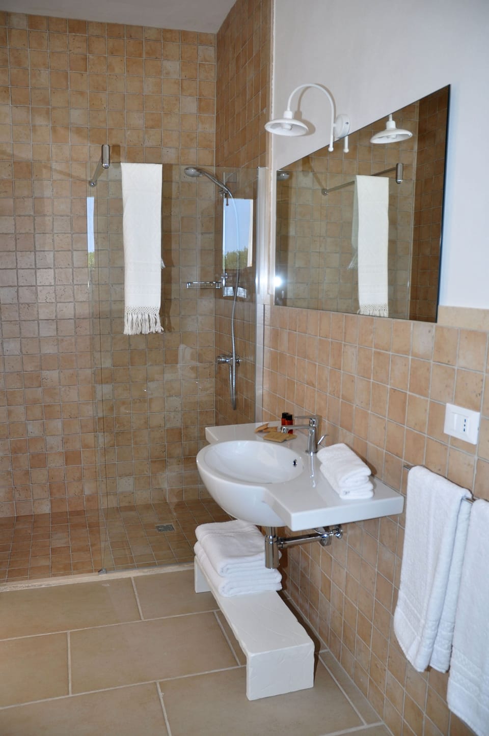 Comfort Room | Bathroom | Shower, rainfall showerhead, free toiletries, hair dryer
