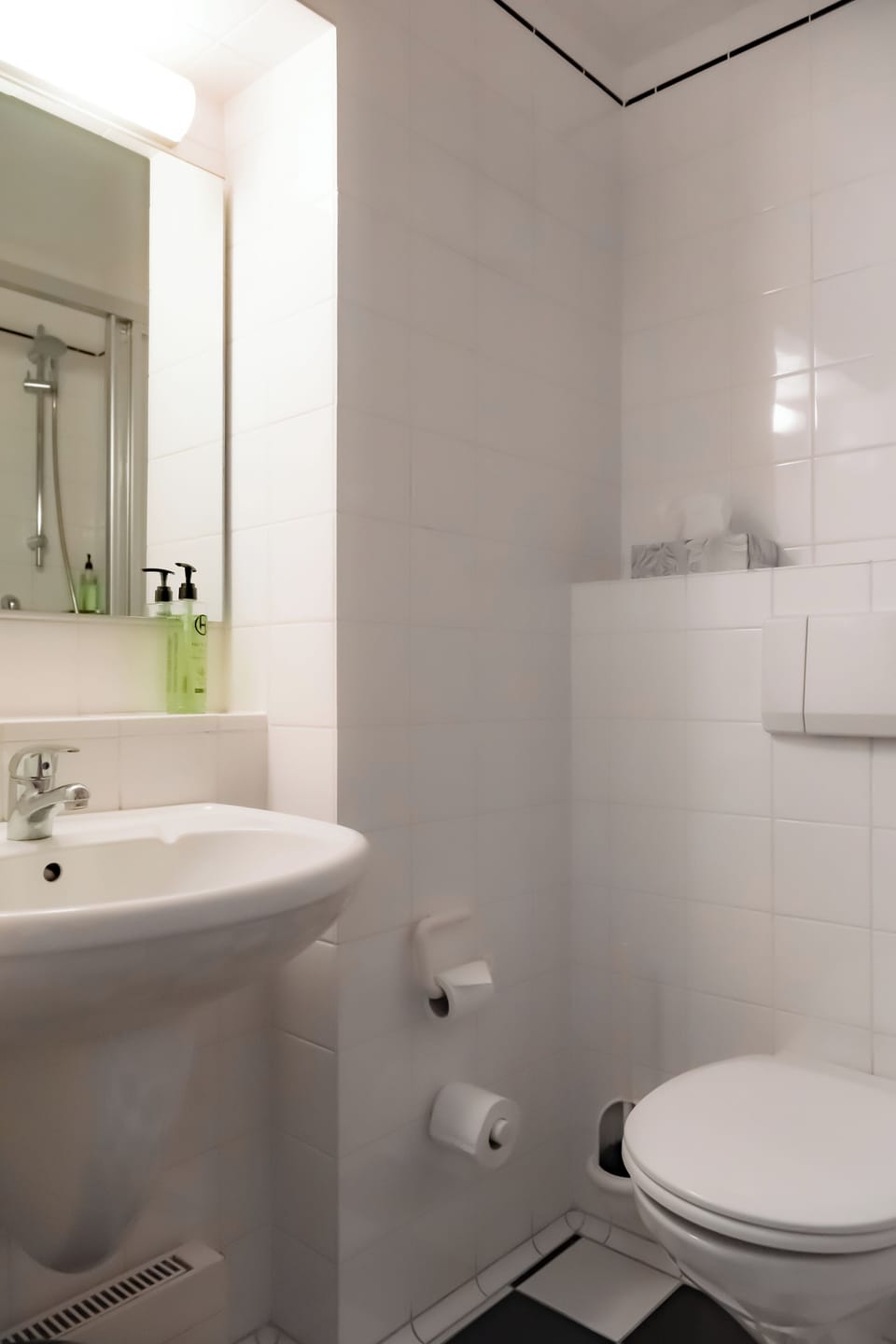 Standard Single Room | Bathroom | Shower, hair dryer, towels, soap