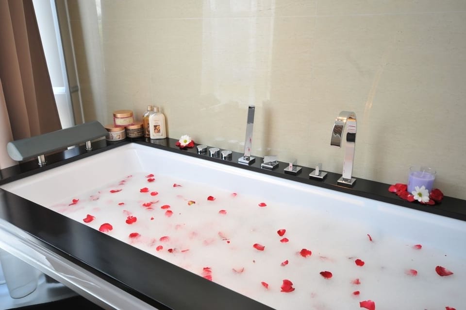 Deluxe Double Room, 1 Queen Bed | Minibar, in-room safe, desk, laptop workspace