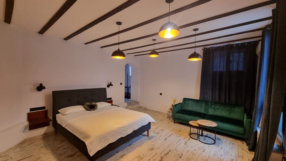 Studio Suite (Basement) | Down comforters, iron/ironing board, free WiFi, bed sheets