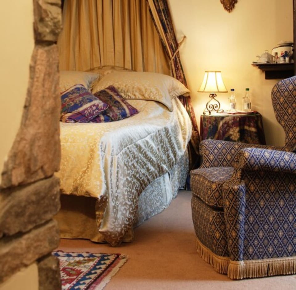 Deluxe Double Room | Premium bedding, desk, iron/ironing board, free WiFi
