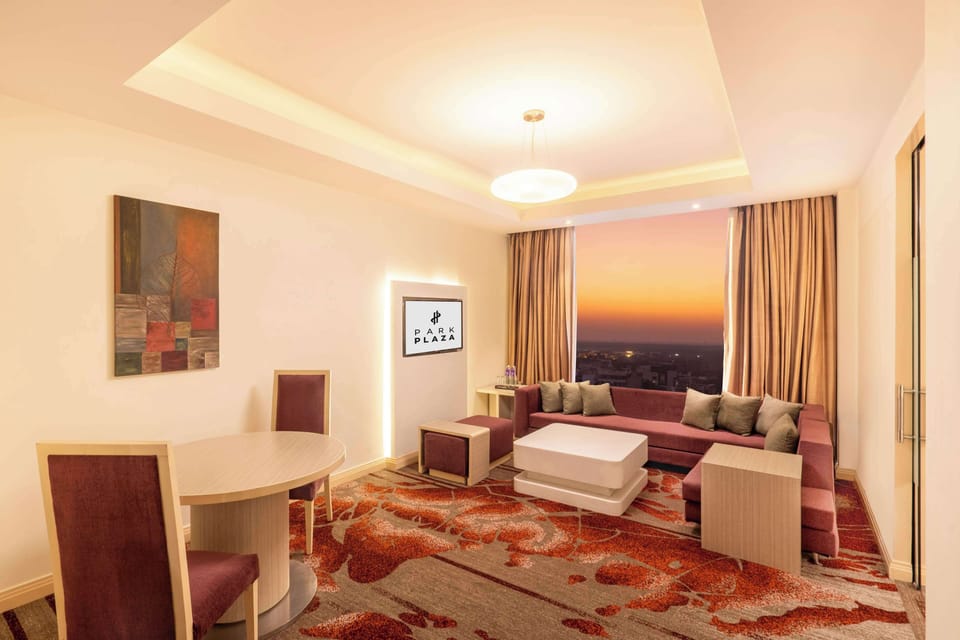 Suite, 1 Bedroom (Whirlpool) | Minibar, in-room safe, desk, blackout drapes