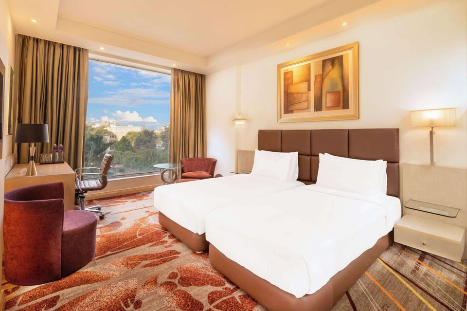 Superior Room | Minibar, in-room safe, desk, blackout drapes