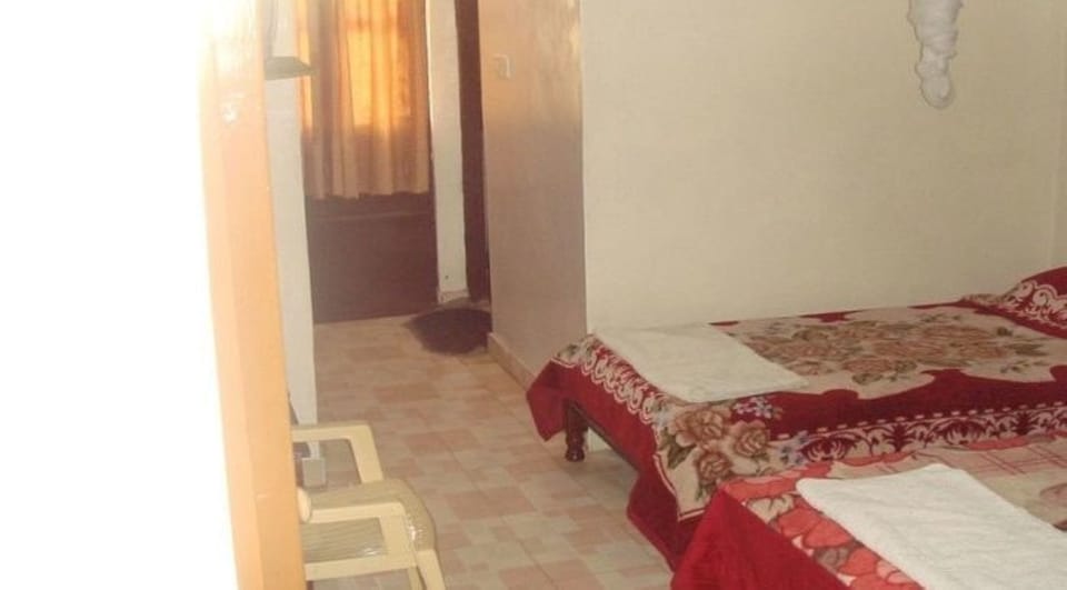 Standard Room | Desk, blackout drapes, free WiFi, bed sheets