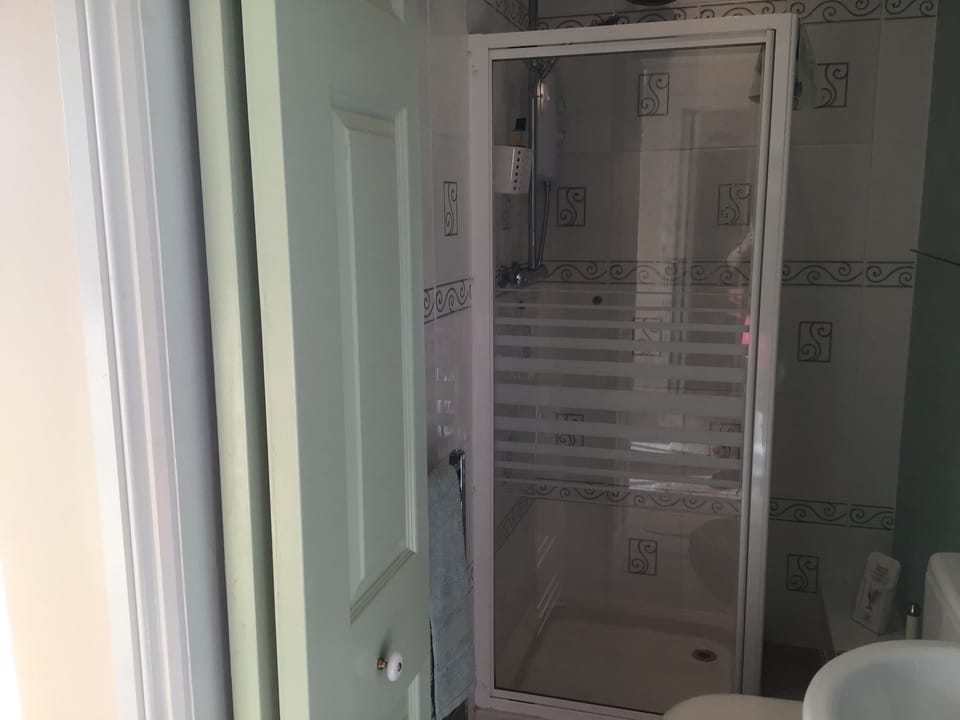 Standard Double Room, Ensuite | Bathroom