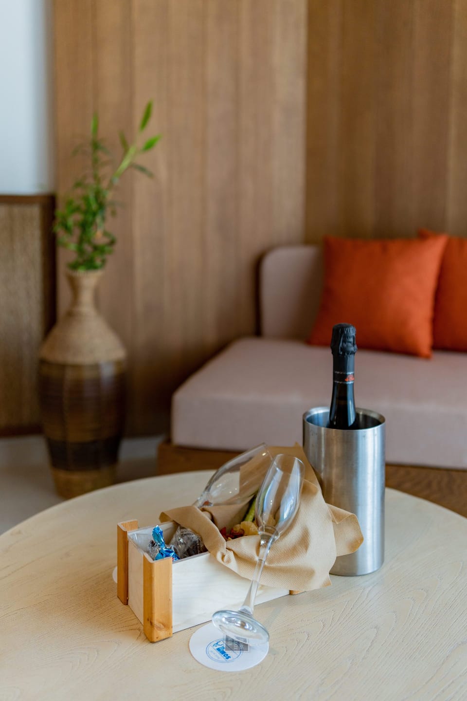 Superior Junior Suite | Living area | 43-inch Smart TV with satellite channels, TV