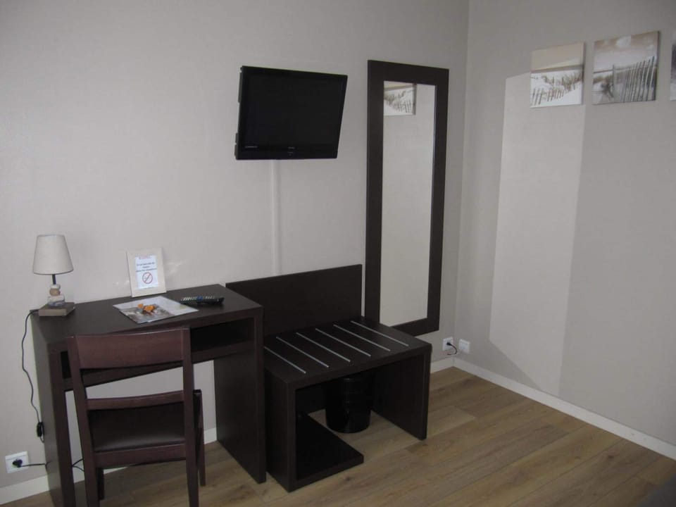 Individually decorated, individually furnished, desk, soundproofing