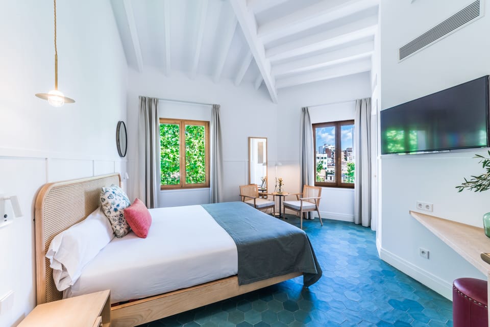 Superior Double Room | Minibar, in-room safe, blackout drapes, soundproofing