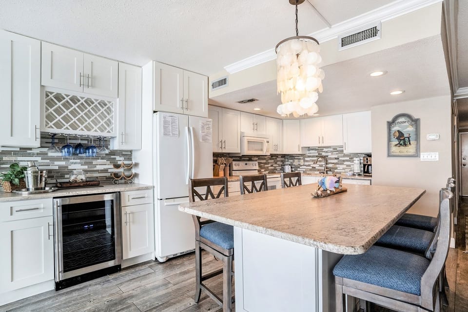 Condo, 1 Bedroom | Private kitchen | Coffee/tea maker, fridge, oven, toaster