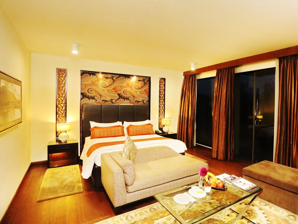 1 bedroom, premium bedding, minibar, in-room safe