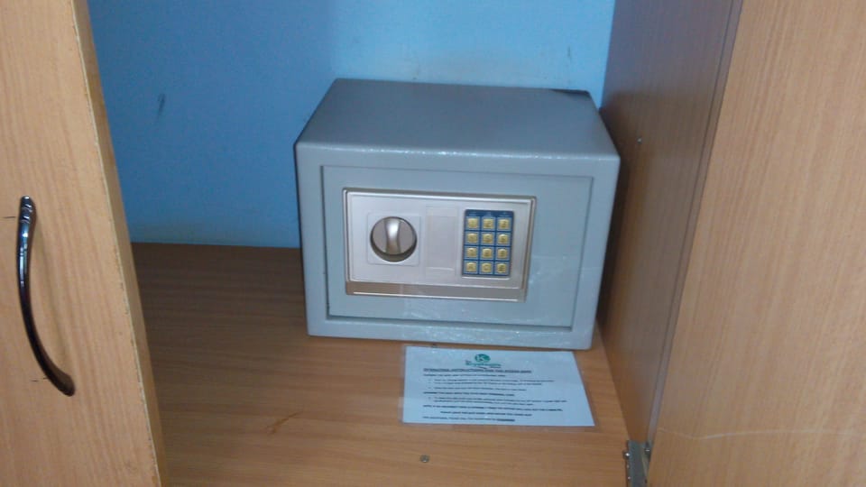 Executive Room | Safe