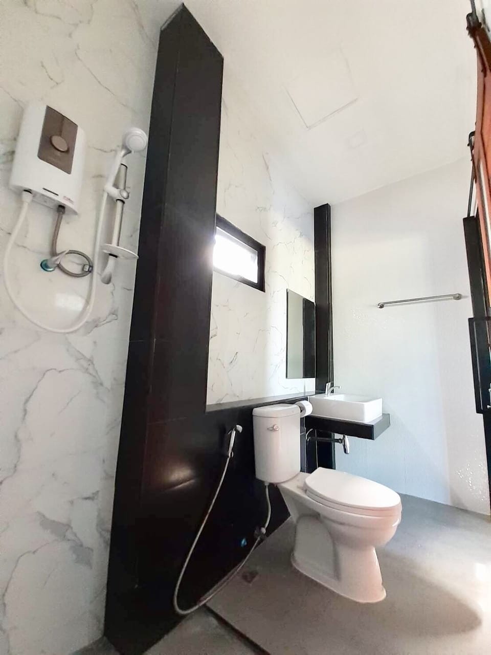 Standard Room | Bathroom | Shower, free toiletries, hair dryer, towels