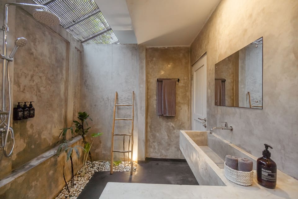 Standard Twin Room, Terrace | Bathroom | Shower, rainfall showerhead, hair dryer, towels