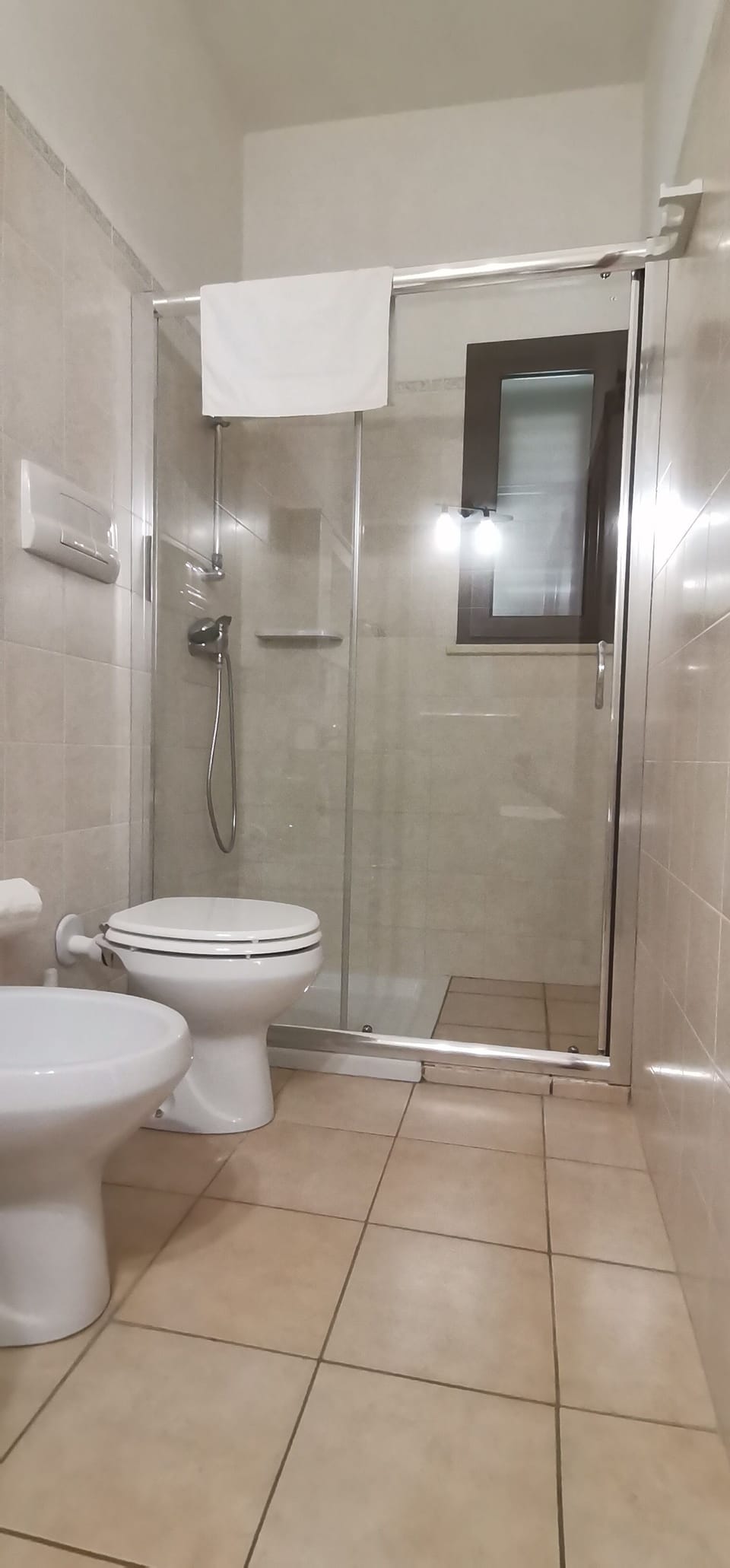 Classic Triple Room, Garden View | Bathroom | Shower, rainfall showerhead, free toiletries, hair dryer
