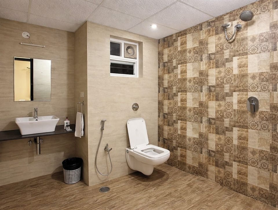 Standard Double or Twin Room | Bathroom | Shower, towels